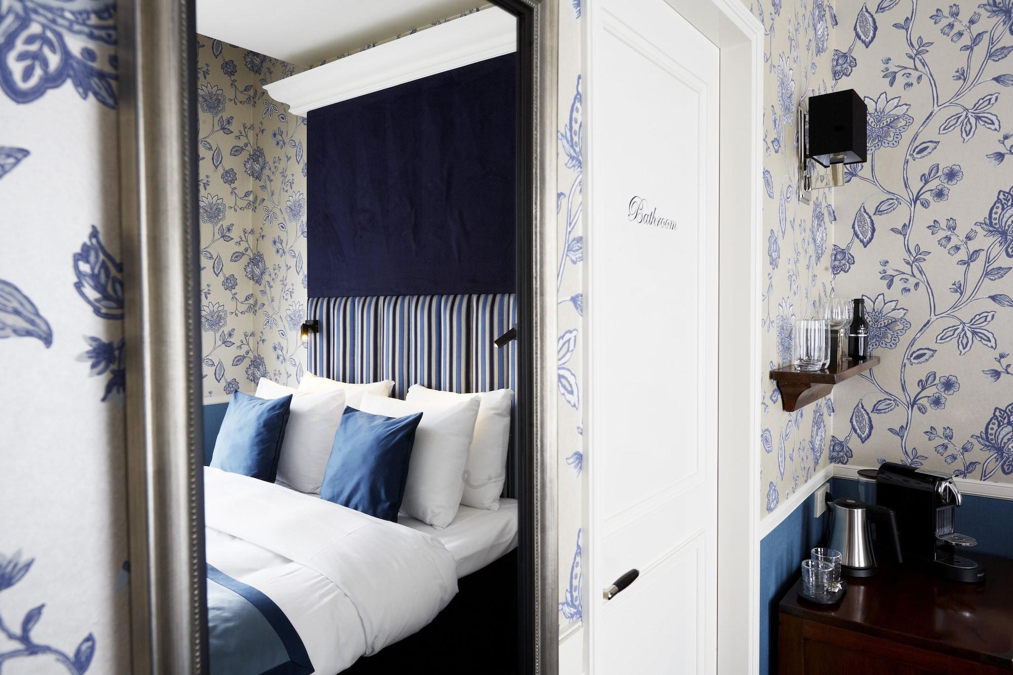 Carlton Ambassador Haia Quarto foto