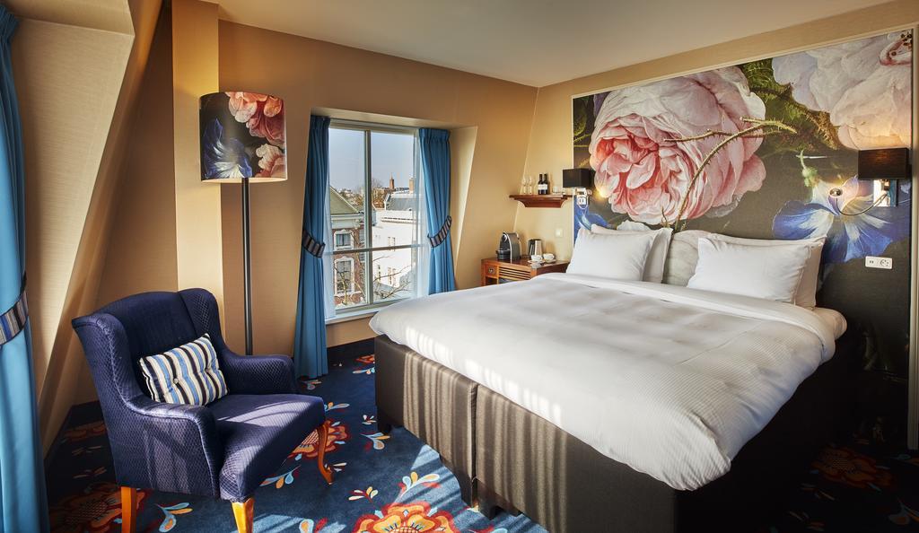 Carlton Ambassador Haia Quarto foto
