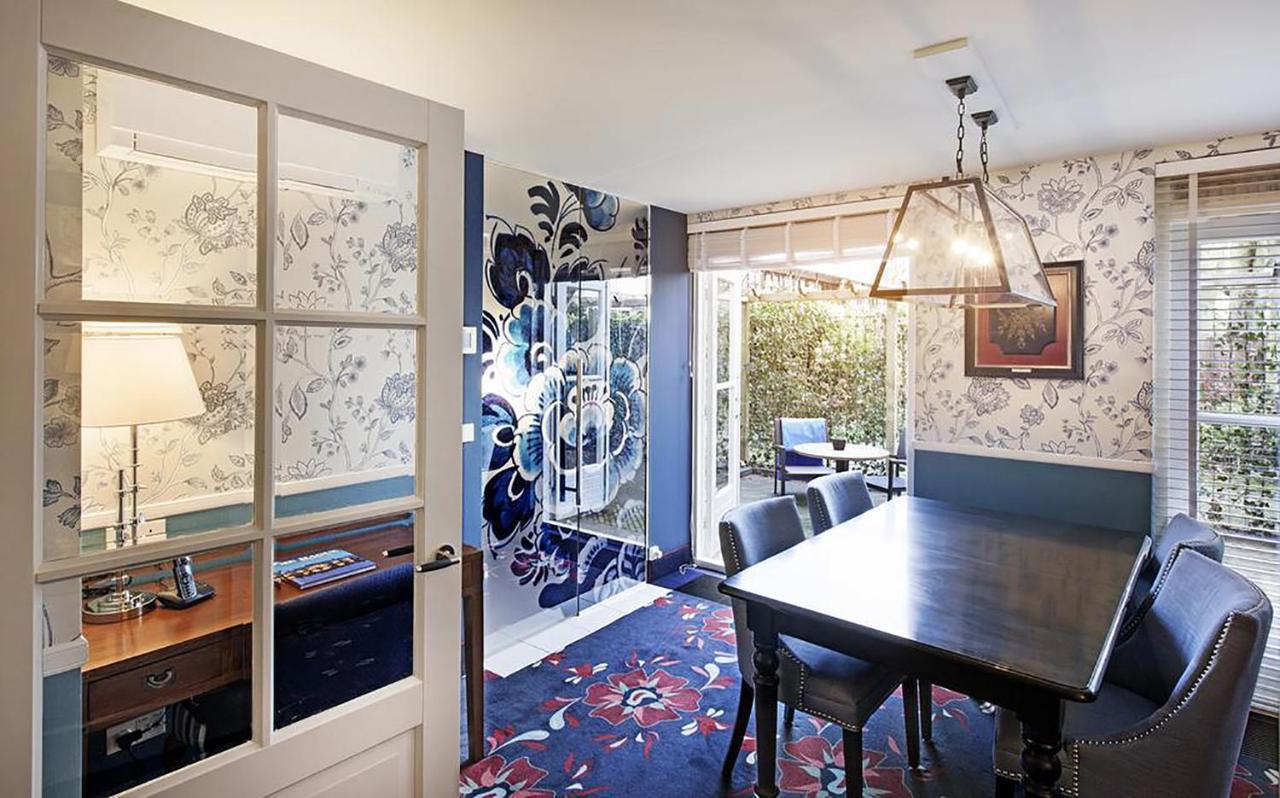 Carlton Ambassador Haia Quarto foto